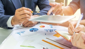 بازاریابی خدمات - تعریف، اهمیت ، ویژگی ها و استراتژی سرویس مارکتینگ